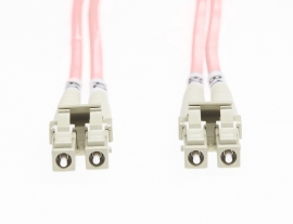 4cabling 5m Lc-lc Om4 Multimode Fibre Optic Cable: Salmon Pink Fl.om4lclc5mp