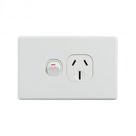 4C | Elegant Single Power Point 250V 15A - Horizontal 040.0.0096