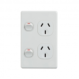 4C | Classic Double Power Point 250V 10A - Vertical 040.000.0017