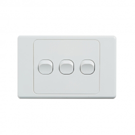 4C | Ultima 3 Gang Switch 250V 16AX - Horizontal 040.000.0069